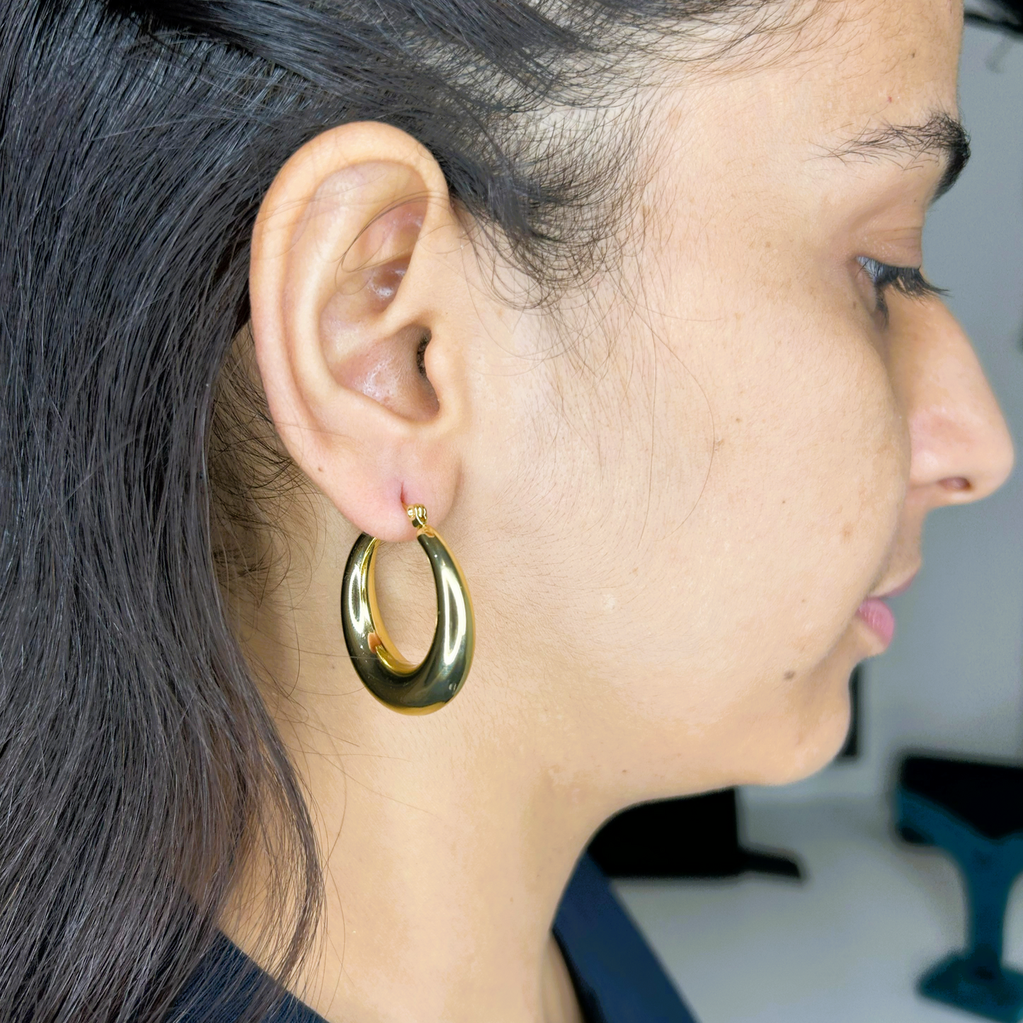 Oplique By Vineeta Golden Stainless Steel Teardrop Hoop Earrings – Anti‑Tarnish